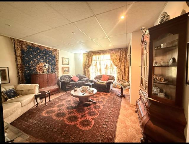 3 BEDROOM FREESTANDING FOR SALE IN SIGNAL HILL